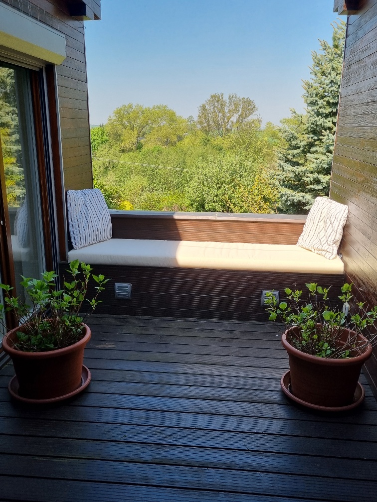 outdoor polstr na venkovní dřevěnou lavici světle béžový